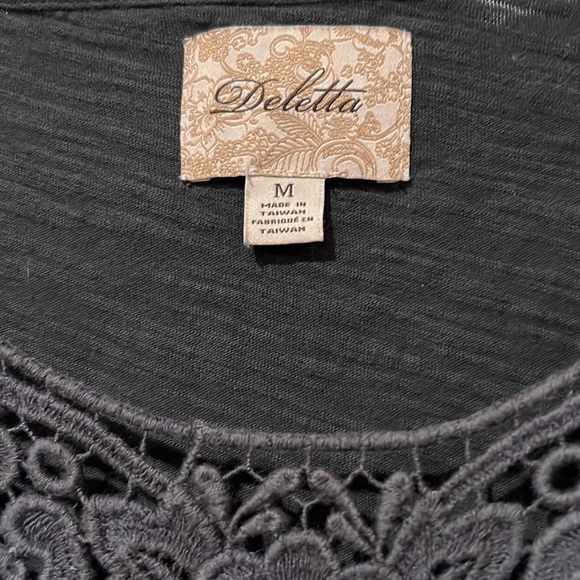 Deletta - Anthropologie- cap sleeve tee with lace trim. - Picture 3 of 6